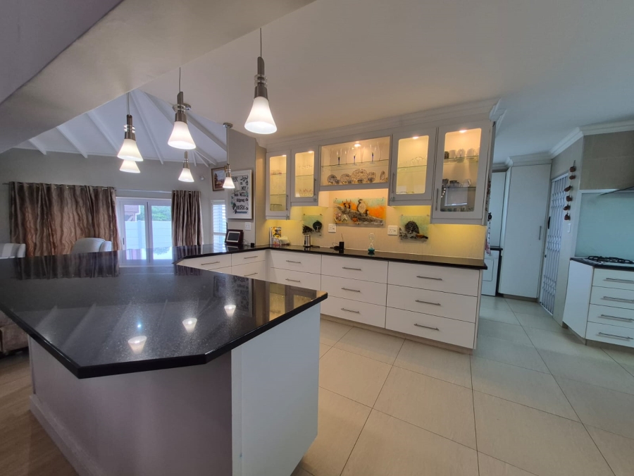 3 Bedroom Property for Sale in Boggomsbaai Western Cape
